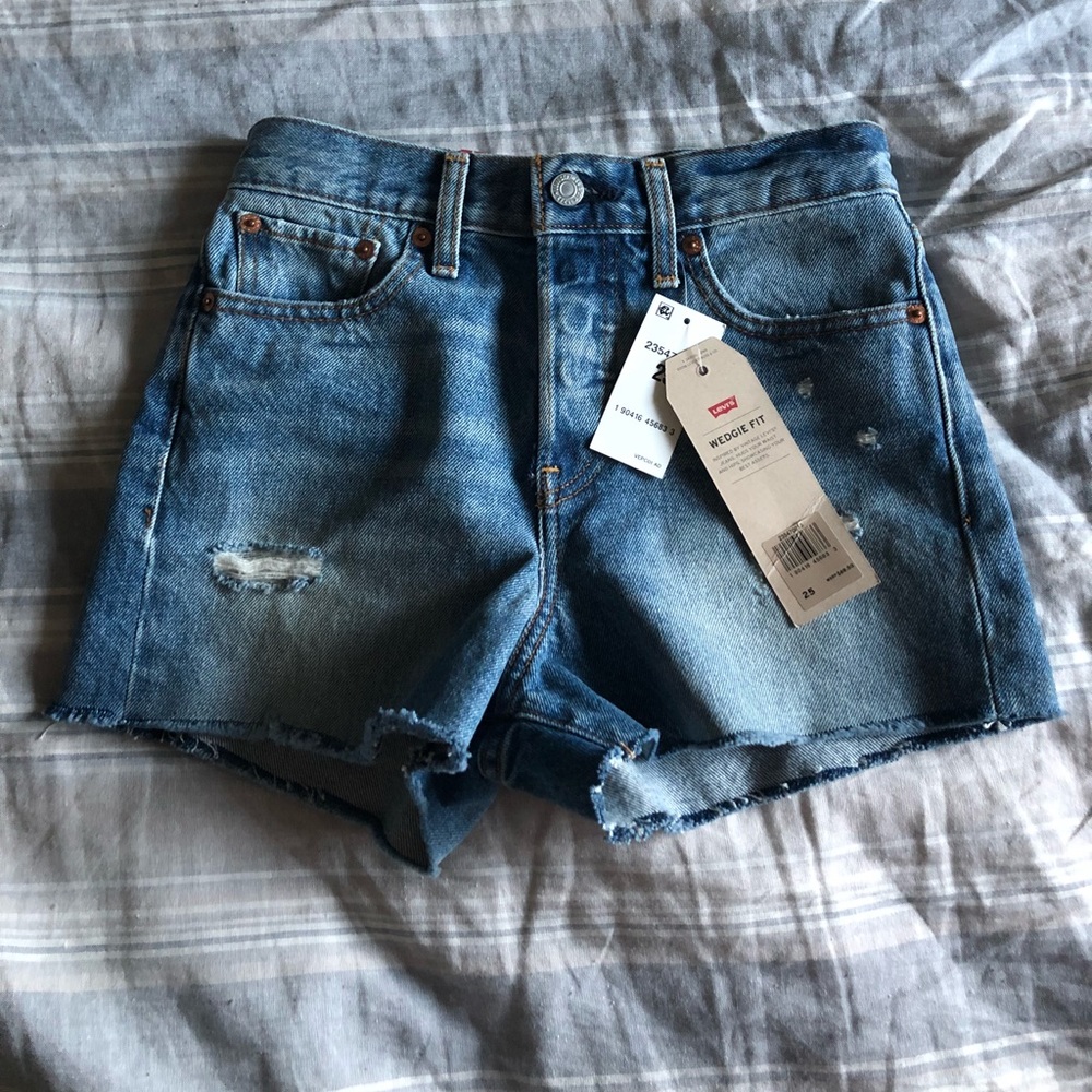 Levi’s Wedgie Fit Shorts